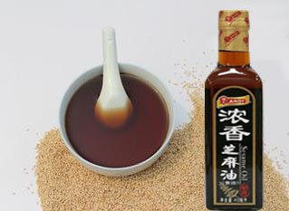 跟隨時代發(fā)展，不做落伍的芝麻油灌裝機